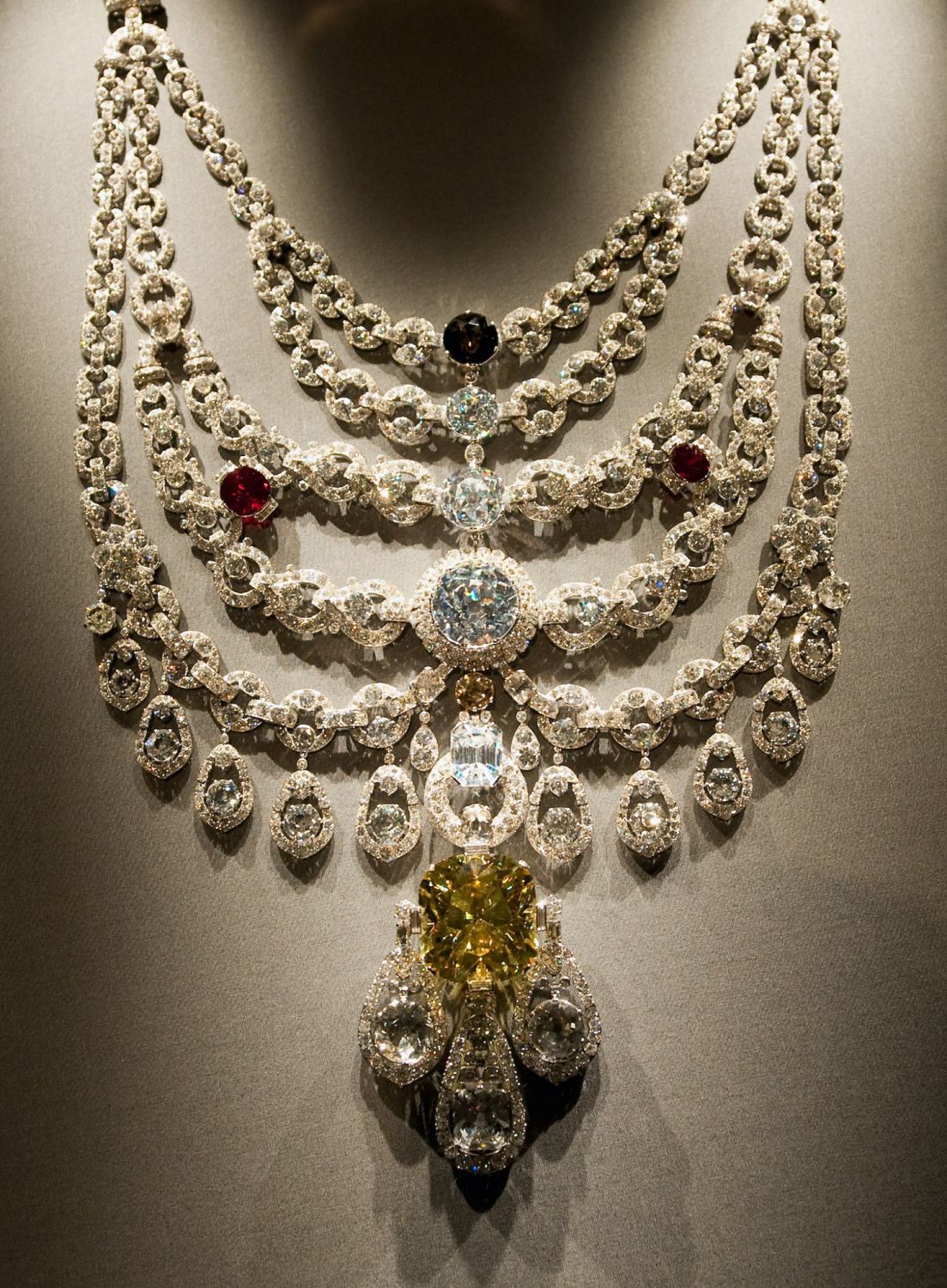23152733-cartier-maharaja-patiala-necklace_cover_1103x1500